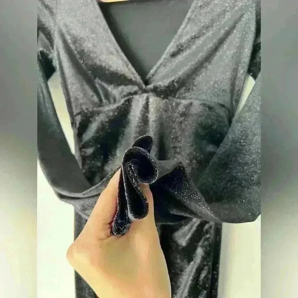 H&M Black Velvet Whimsigoth V-Neck Long SleevDress Witchy Vampy Romantic Goth XS - Picture 5 of 8